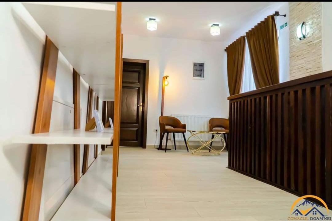 Villa Conacul Doamnei Corbi Esterno foto