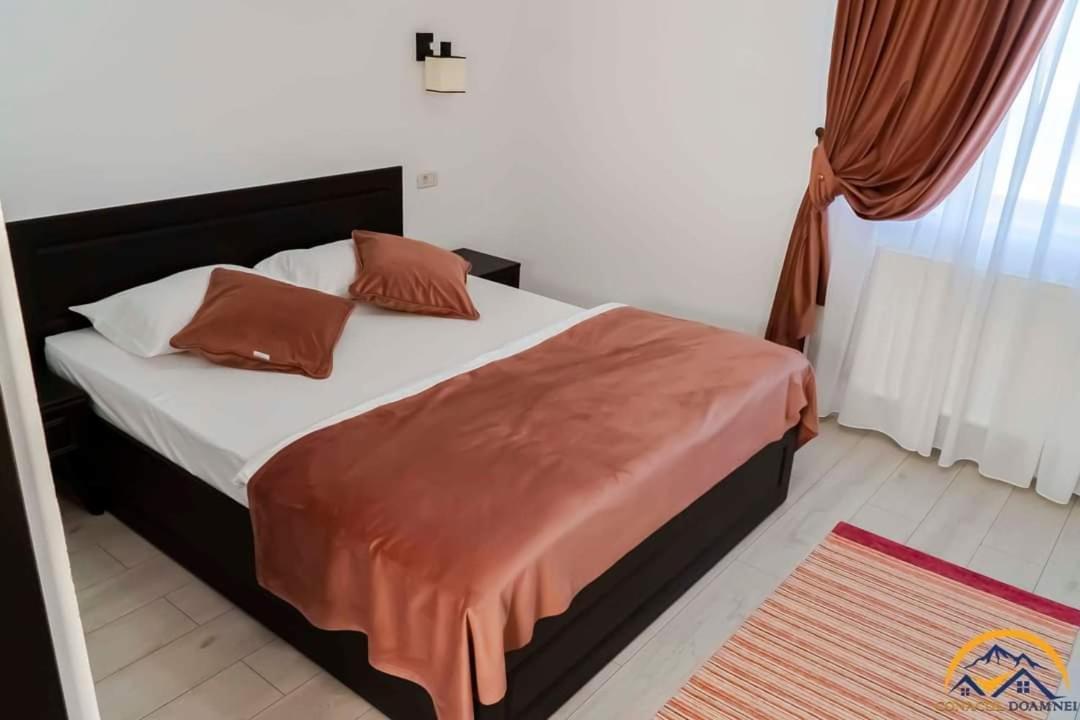 Villa Conacul Doamnei Corbi Esterno foto